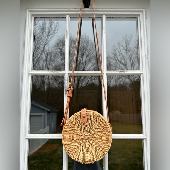 Round Wicker Purse - Universal Thread. 🌸☀️ - Picture 1 of 3